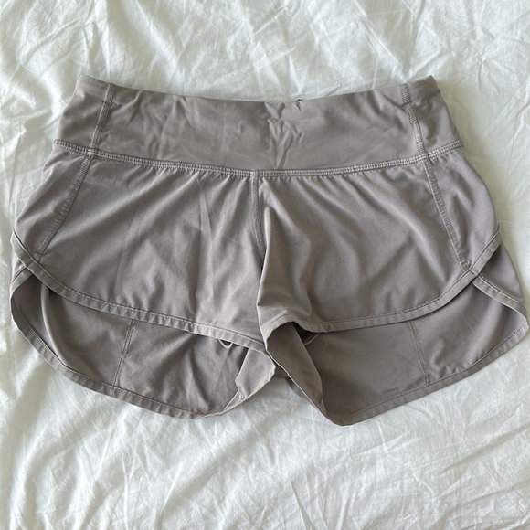 Lululemon Speed Short *4-way Stretch 2.5” in Dark Chrome - Picture 1 of 4